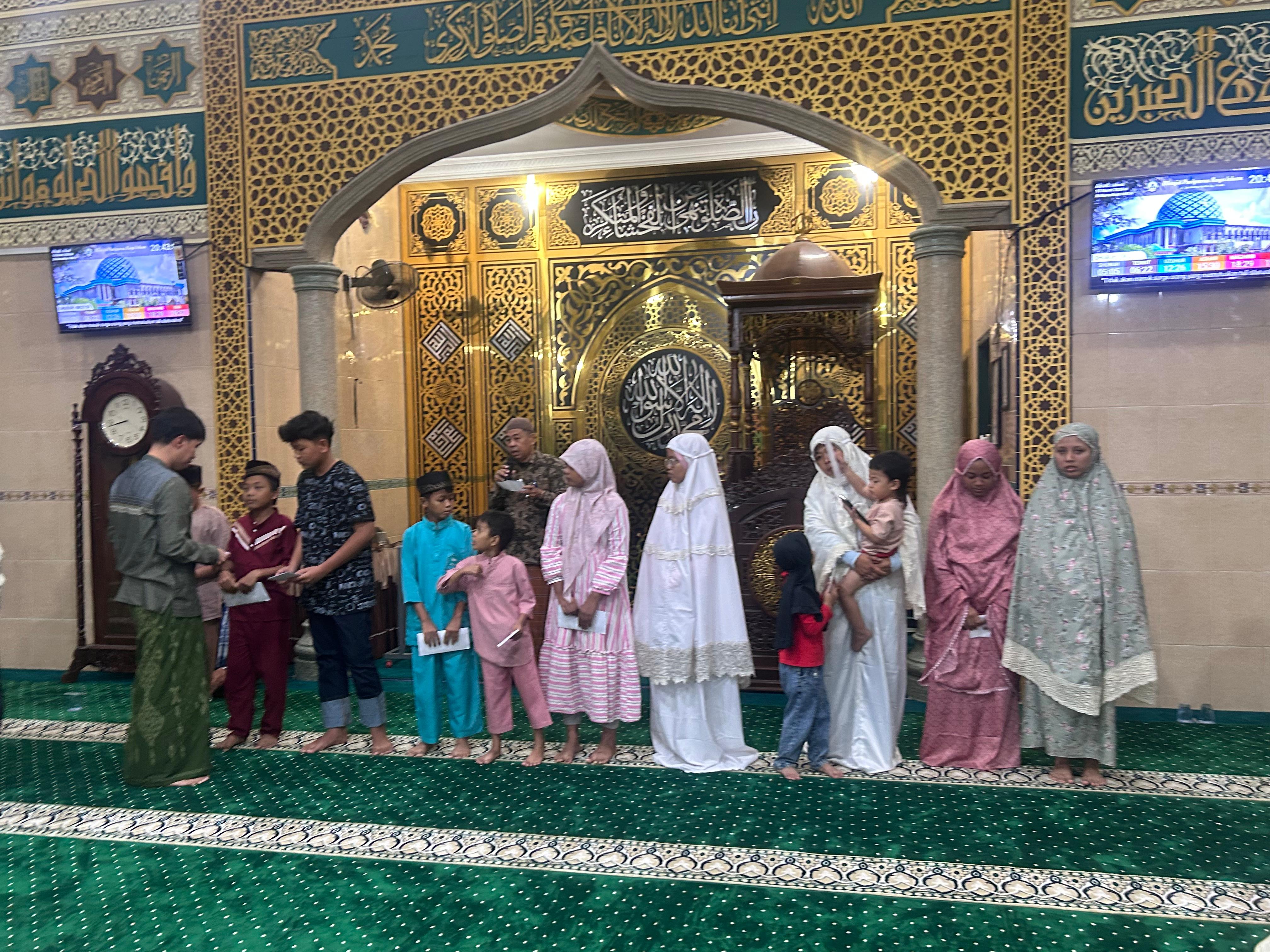 Masjid Raya Irham Salurkan Santunan untuk Anak Yatim di Bulan Ramadhan